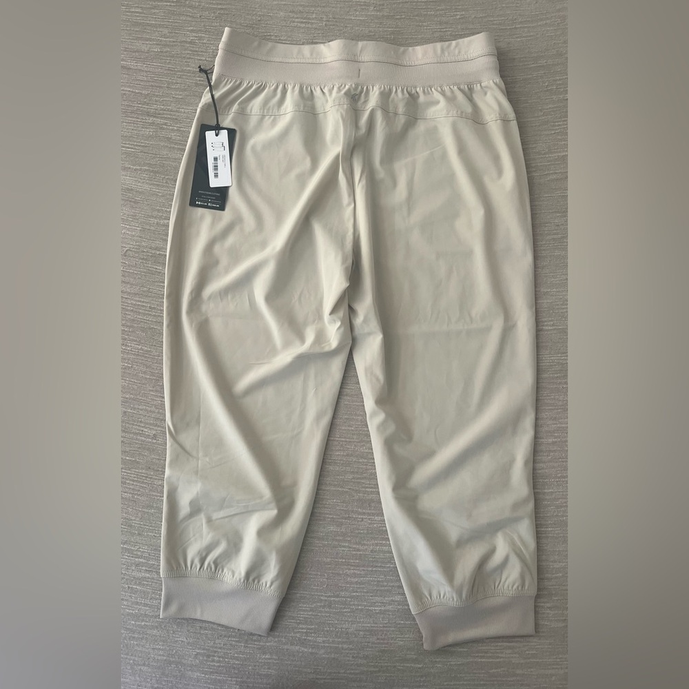Kyodan Featherweight Collection Ultra-Legger Cream Capri Jogger Size L NWT - Picture 3 of 15